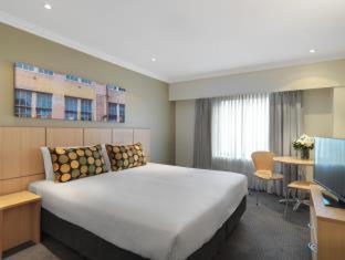 Travelodge Hotel Sydney - image 11