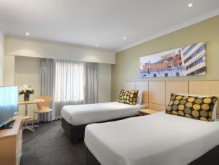 Travelodge Hotel Sydney - image 2