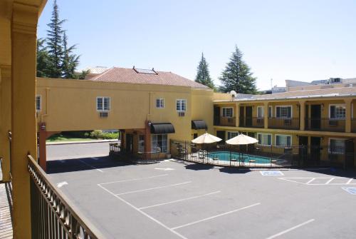 Napa Valley Hotel & Suites