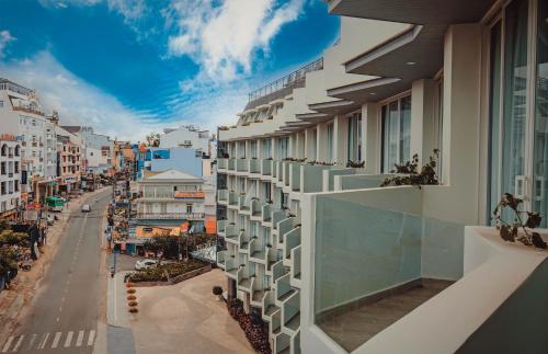 Golf Valley Hotel near Linh Son Pagoda