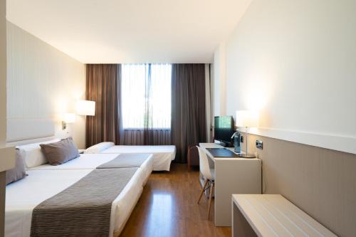 3 twin beds