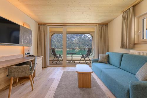 Suite with Lake View