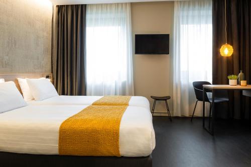 2 twin beds