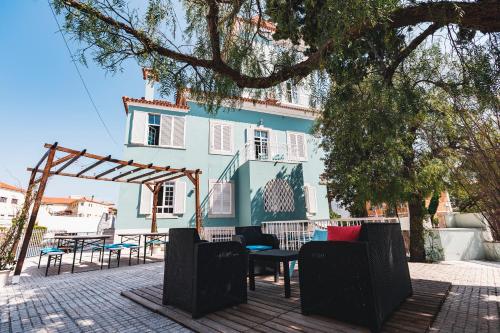 Blue Boutique Hostel & Suites in Estoril
