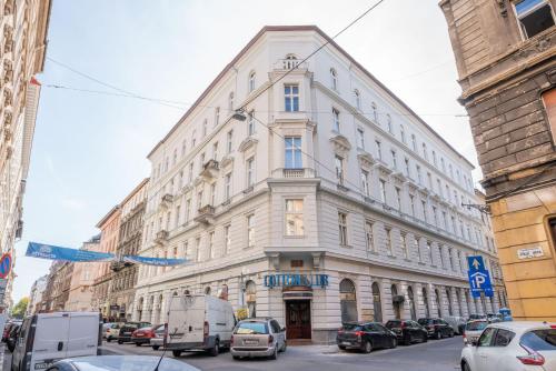 Milano Design Apartment City Center with AC