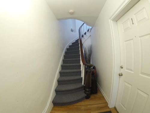 Historic 1869 Brownstone 15 min to NYC downtown