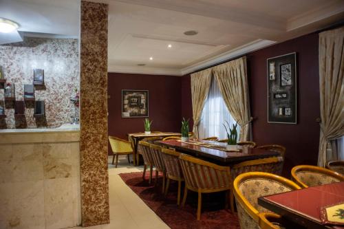 Lobby, His Majestys Hotel in Labadi