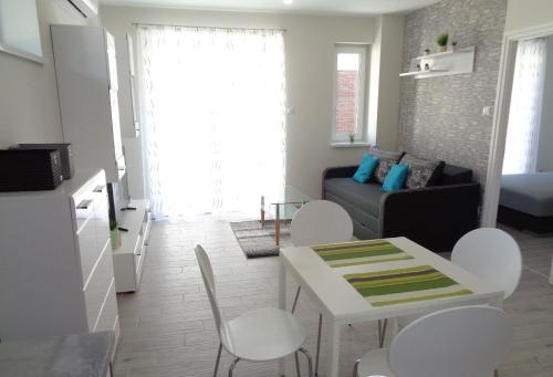  Szeged Földszinti apartman 15 perc sétára a belvárostól. in Szeged