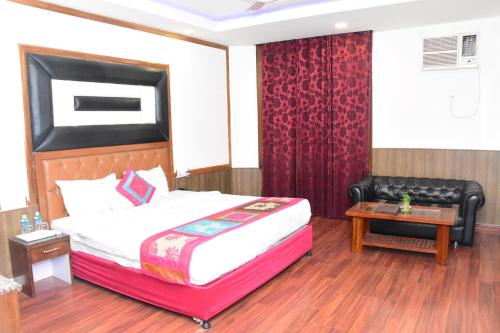 Mayur By Roomsinc图片