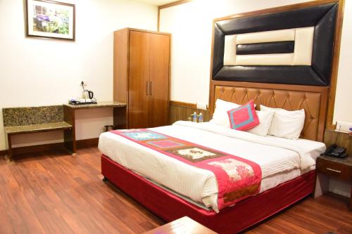 Mayur By Roomsinc图片