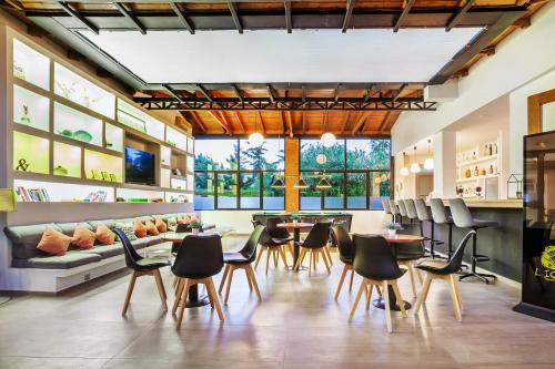 Shared lounge/TV area, Palladium Hotel in Chalkidiki