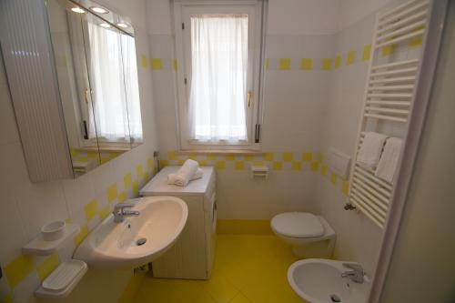 Two-Bedroom Apartment image 5