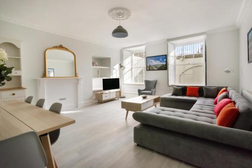 Luxury 2 Bedroom Clifton Flat With Free Parking, , Bristol