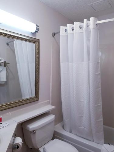 Travelodge by Wyndham Fort Wayne North - image 7