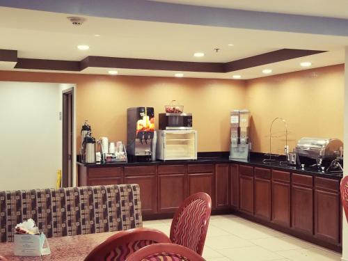 Travelodge by Wyndham Fort Wayne North