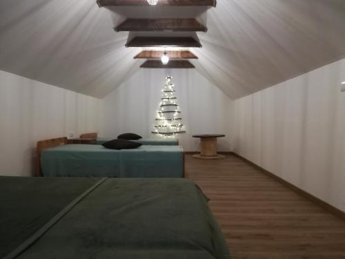 Apartman pod lipami