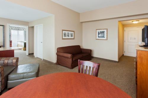 Holiday Inn Express & Suites Baton Rouge East