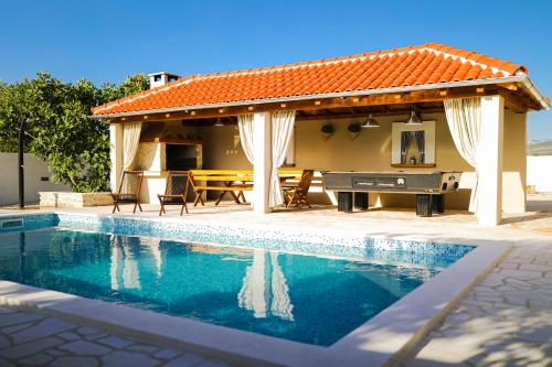 Apartments Luka - Accommodation - Pridraga