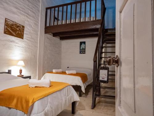1 double bed, 1 twin bed