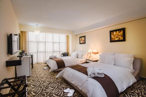 2 double beds