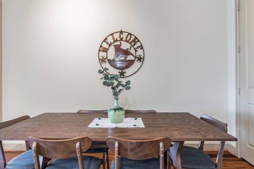 Centrally Located Suite + Pool + Gym