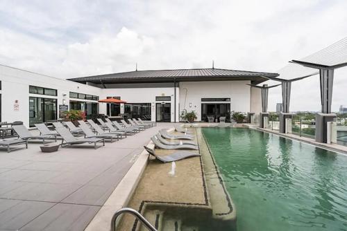 Relaxing Suite + Pool + Gym