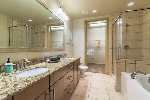 Spacious Getaway in Central Location + Pool