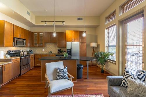 Modern Suite + Pool + Gym