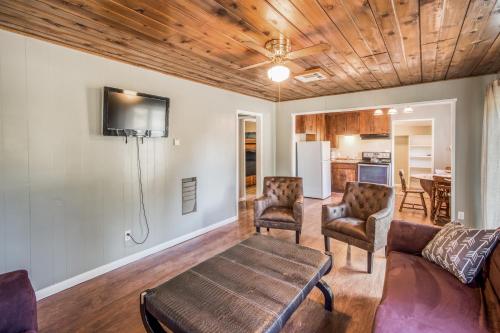 Tollhouse Landing - main image