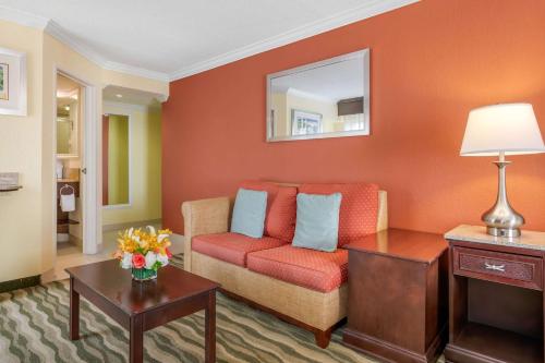 Best Western Plus Palm Beach Gardens Hotel & Suites and Conference Ct - image 5