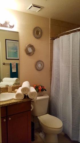 Lovely condo! Walking distance to the Strip with pool and spa Lovely condo! Walking distance to the Strip with pool and spa