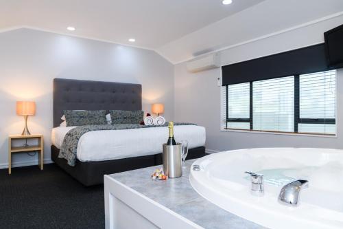 Aubyn Court Spa Motel - Palmerston North