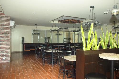 Restoran, West Plaza Hotel at Lebuu Street in Koror Island