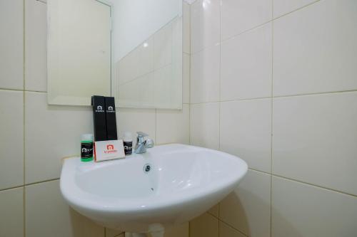 Affordable Price Studio at Riverview Jababeka Apartment Cikarang By Travelio - image 5