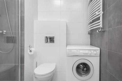 Apartments Warsaw Obozowa by Renters - image 4