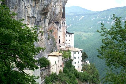 Tuvākā izklaides vieta, Casa con vista Forte - tra lago e monti in Rivoli Veronese