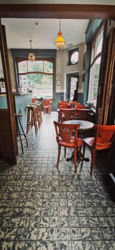 Pub/salon, Le Cerf Vert in Dinant