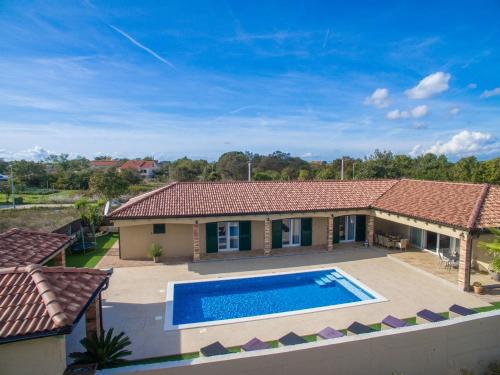 Swimming pool, Villa Idassa ZadarVillas in Briševo