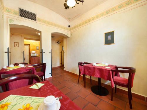 EA Hotel Jeleni Dvur Prague Castle - image 7