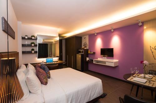 room detail thumbnail 1