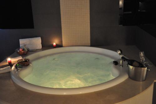 Suite, hydromassage bathtub, sauna