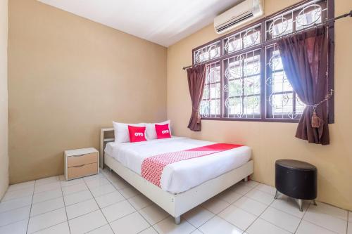 Super OYO 1568 Stasiun Ka Cirebon Guest House