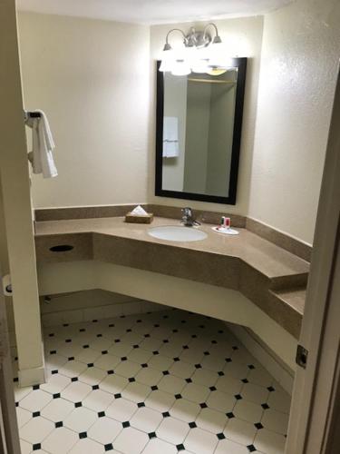 Days Inn by Wyndham Jacksonville Baymeadows - image 7