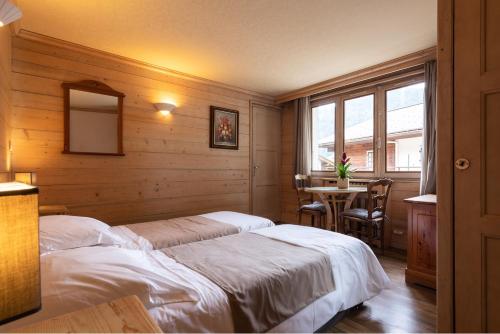 2 twin beds
