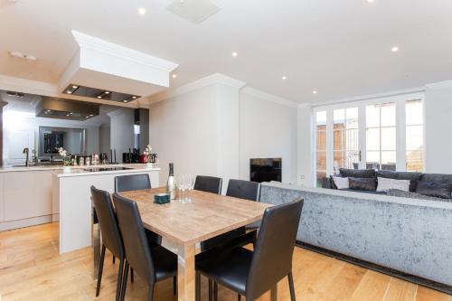 Luxury Duplex In New Development 17, Islington, London