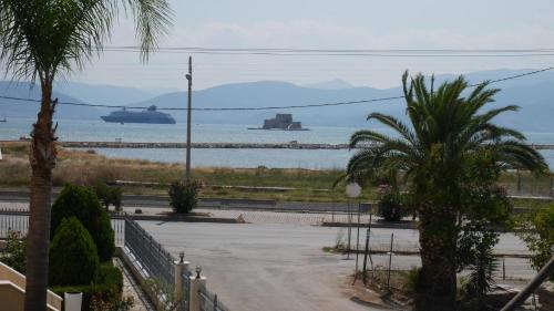  Villa with the view of Palamidi and Bourtzi, Pension in Nafplio