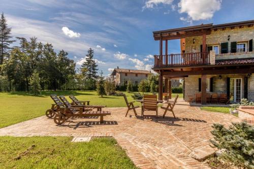 ALTIDO Superb Villa with Tennis Court, Garden and BBQ area