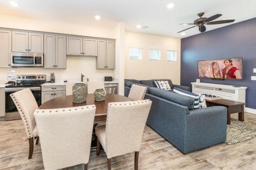 Alluring Cottage with Daily Housekeeping near Disney at Margaritaville 2978La - image 4