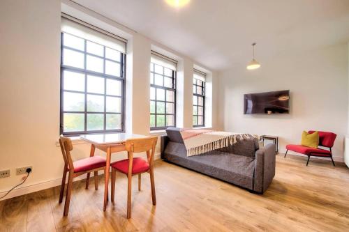 Altido Bright & Airy Apt Views Of Glasgow Green With Parking, Abington, Lanarkshire