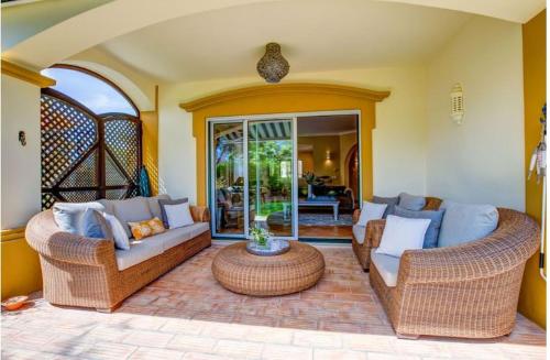 Facilities, Gramacho Golf Bungalow private garden and terrace shared pool in Gramacho